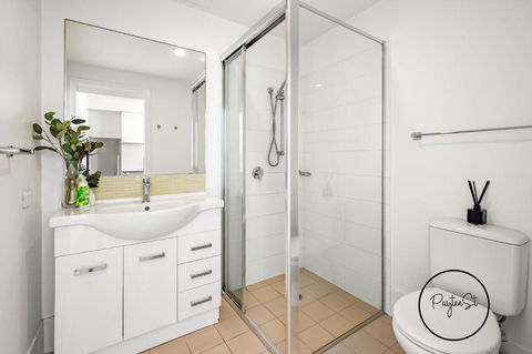 Perfect Penthouse - WiFi Included - Kawana Tourism 1