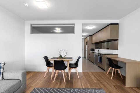 Perfect Urban Retreat! - Kawana Tourism 3