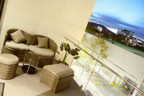 Perfectly Located Modern Apartment - Canberra CBD - Kawana Tourism 3