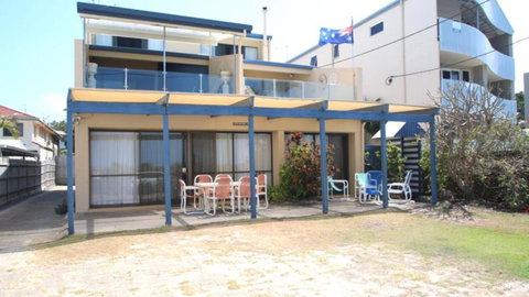 Periwinkle - Beach Front Unit With Foxtel - Kawana Tourism 2