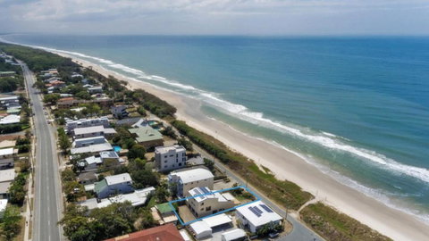 Periwinkle - Beach Front Unit With Foxtel - Kawana Tourism 1