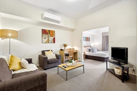 Perth Premium 1 Bedroom - Kawana Tourism 1