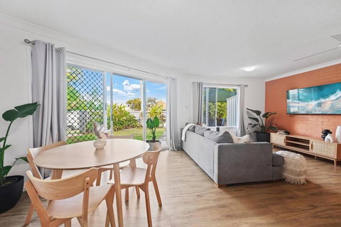 Pet & Family Friendly Central - Kawana Tourism 0