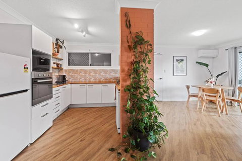 Pet & Family Friendly Central - Kawana Tourism 3