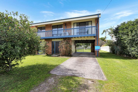 Pet Friendly On Pelican Close To Myall River - Kawana Tourism 0
