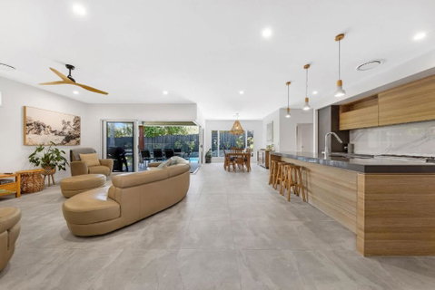 Pet Friendly Holiday Home With Pool On Alex - Kawana Tourism 0