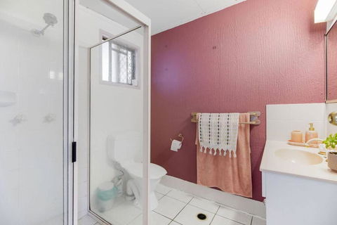 Pet Friendly Mooloolaba- Pool - Kawana Tourism 3