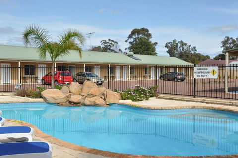 Pinjarra Resort - Kawana Tourism 1