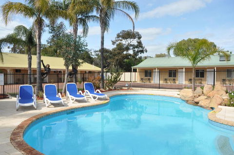 Pinjarra Resort - Kawana Tourism 0