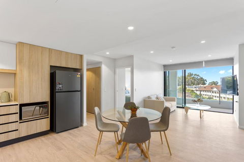 Pinnacle On The Park - Kawana Tourism 0