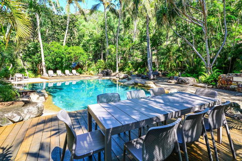 POINCIANA 101 HAMILTON ISLAND CENTRALLY LOCATED 3 BEDROOM, Plus BUGGY!! - Kawana Tourism 1