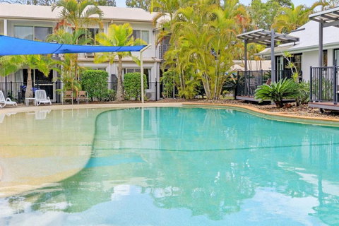 Poolside Paradise Noosa Escape - Kawana Tourism 3