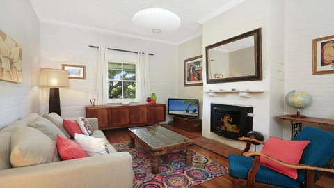Poppy Cottage - Kawana Tourism 1