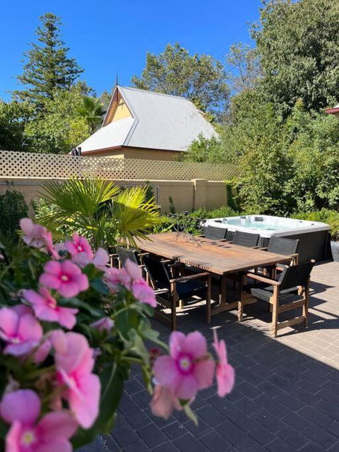 Porters Cottage Oasis - Kawana Tourism 0