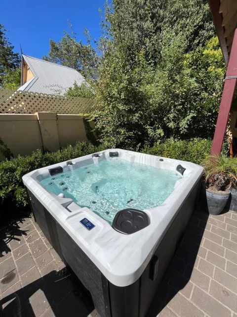 Porters Cottage Oasis - Kawana Tourism 1