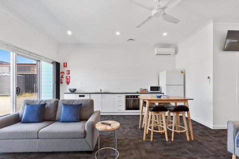 Port Lincoln Shark Apartment 6 - Kawana Tourism 1