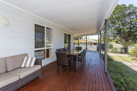 Rainbow Tides - Kawana Tourism 0