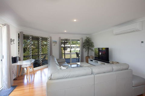 Rainbow Tides - Kawana Tourism 3