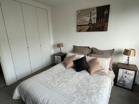 Radiance - Chic Fitzroy Street Apartment - Kawana Tourism 1