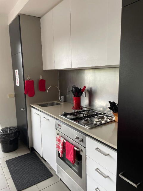 Radiance - Chic Fitzroy Street Apartment - Kawana Tourism 2