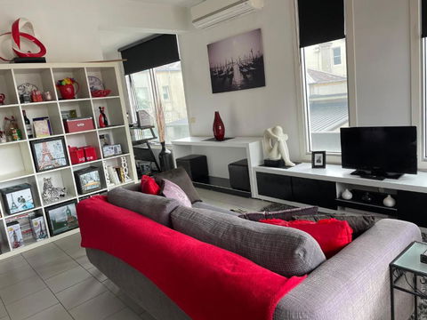 Radiance - Chic Fitzroy Street Apartment - Kawana Tourism 0