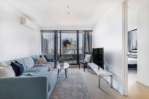 Premium Albert Park Grand Prix Apartment By Ready Set Host - Kawana Tourism 0