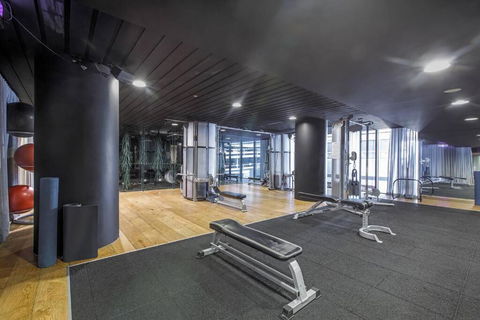 Premium Albert Park Grand Prix Apartment By Ready Set Host - Kawana Tourism 2