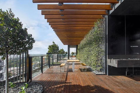 Premium Albert Park Grand Prix Apartment By Ready Set Host - Kawana Tourism 3