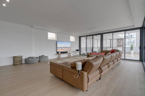 Private Rooftop Beachside 3-Bed Apt With Pool - Kawana Tourism 0