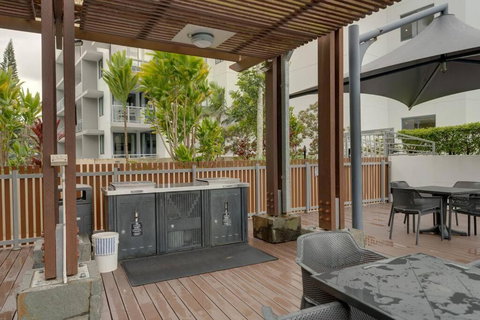 Private Rooftop Beachside 3-Bed Apt With Pool - Kawana Tourism 1