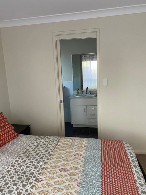 Private Room With Ensuite And Parking Close To Wollongong CBD - Kawana Tourism 2