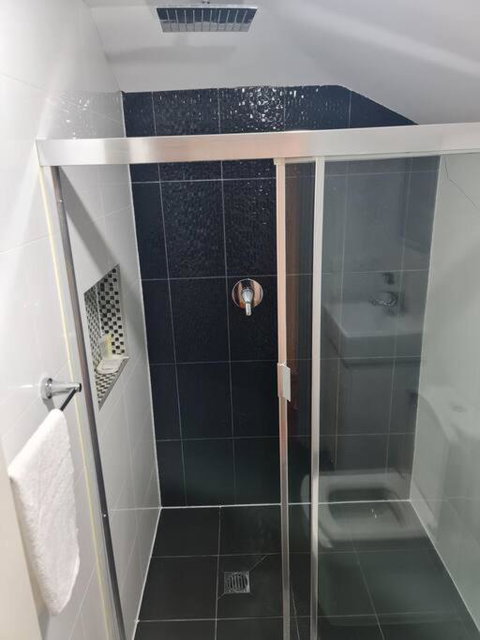 Private & Cosy Two Storey Guest House - Kawana Tourism 3