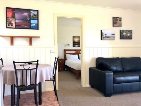 Promhills Cabins - Kawana Tourism 1