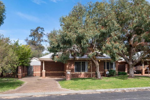 Prowse Pad - Kawana Tourism 0