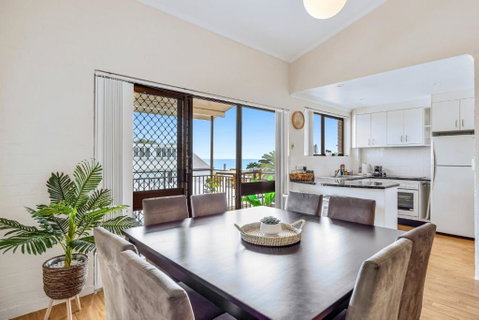 Quaint 2-Bed Beach Abode With Ocean Views - Kawana Tourism 0