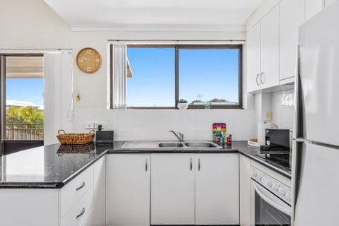 Quaint 2-Bed Beach Abode With Ocean Views - Kawana Tourism 2