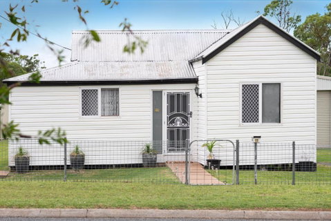 Quaint 2 Bedroom Fully Furnished Cottage - Kawana Tourism 0