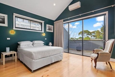 Quaint 4-Bed With Backyard 5-Min To The Beach - Kawana Tourism 1