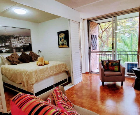 Quaint & Tranquil Subiaco 1 Bedroom Apartment - Kawana Tourism 2