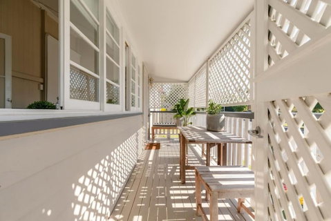 Quaint & Cosy 1 Bedroom Apartment In Queenslander. - Kawana Tourism 0