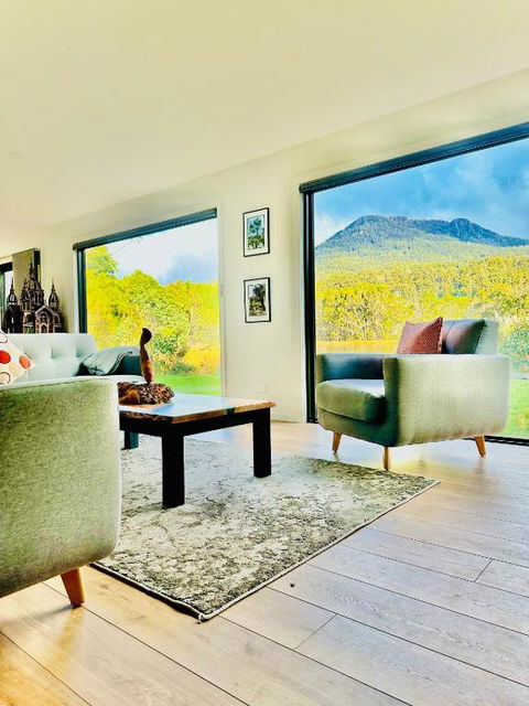 Quamby Bluff Lake House, Deloraine, Tasmania - Kawana Tourism 3