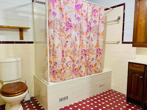 Quarryman Cottage @ 102 - Kawana Tourism 2
