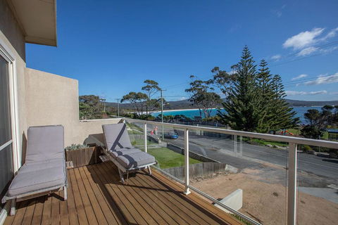 Quarterdeck Apartment - Kawana Tourism 0