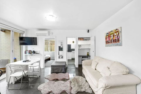 Quiet And Peaceful Beachside 1BR Retreat W Parking - Kawana Tourism 0