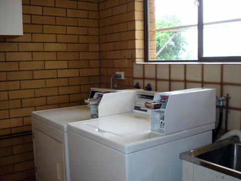 Raceview Motor Inn - Kawana Tourism 3