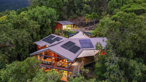 Rainforest Treehouse Sanctuary - With Ocean Views - Kawana Tourism 0