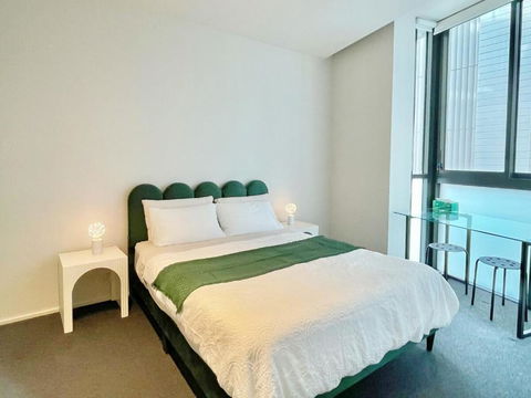 RARE Luxury Waterfront Living - Kawana Tourism 2