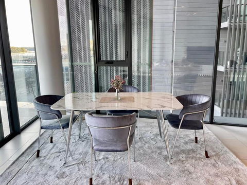 RARE Luxury Waterfront Living - Kawana Tourism 3