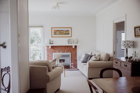Ravenswood Farmhouse - Kawana Tourism 1