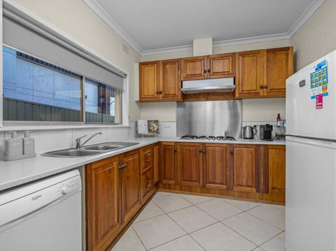 Read Place Retreat - Kawana Tourism 2